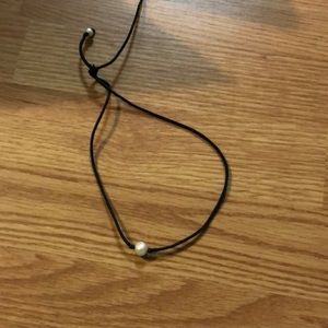 Pearl chocker